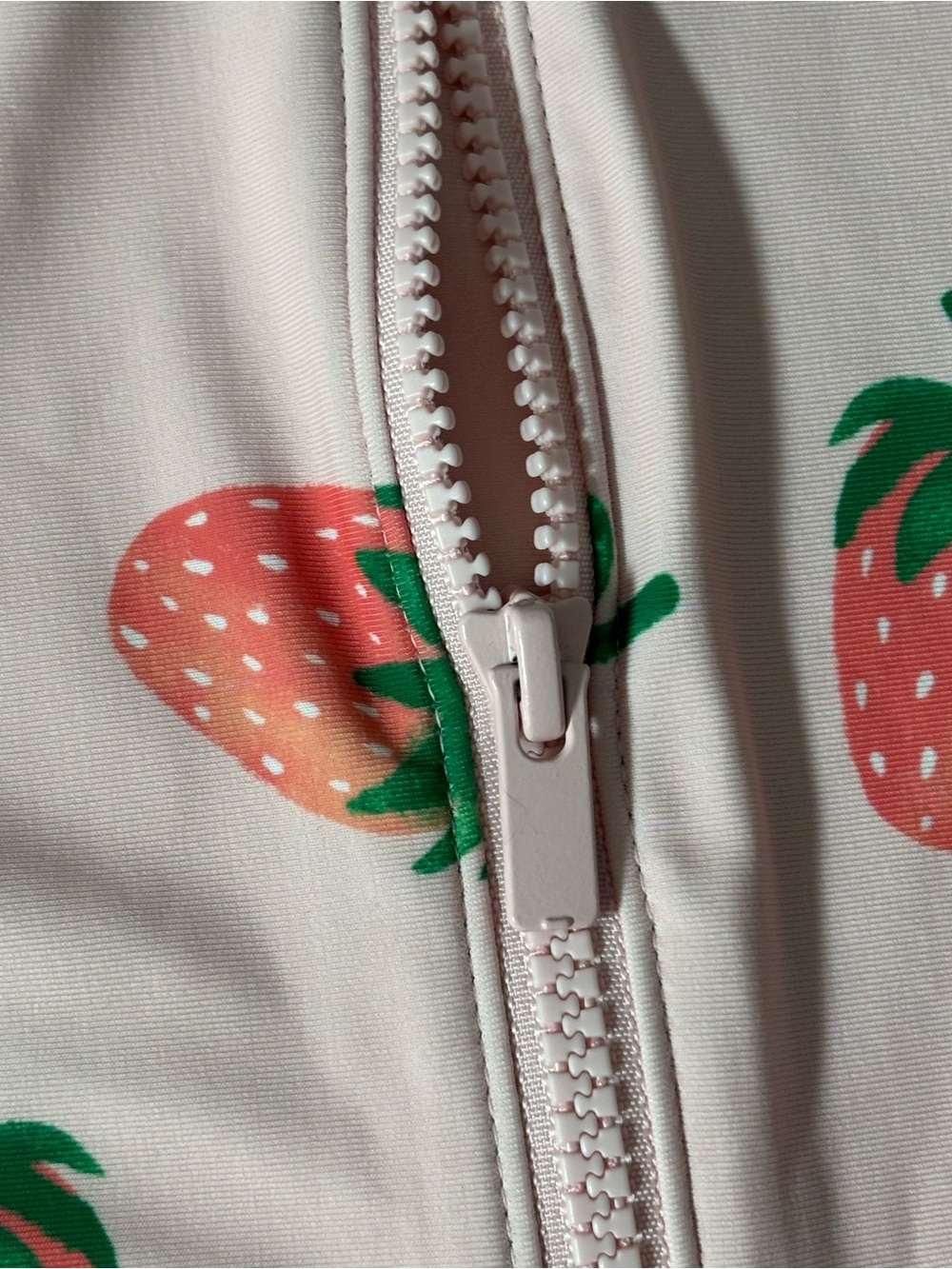 Old Navy Pink Strawberry Long Sleeve Rashguard Swimsuit 12-18M Girl Toddler Zip - Picture 4 of 10